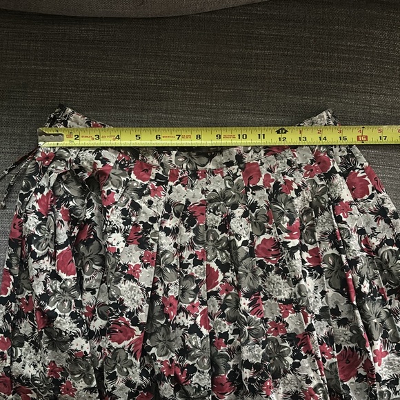 Calvin Klein Pleated Floral Skirt - Picture 3 of 3